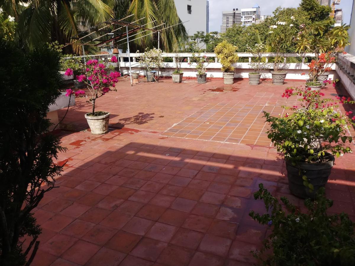 Elegance Oasis, Colombo 3 Hotel Bagian luar foto