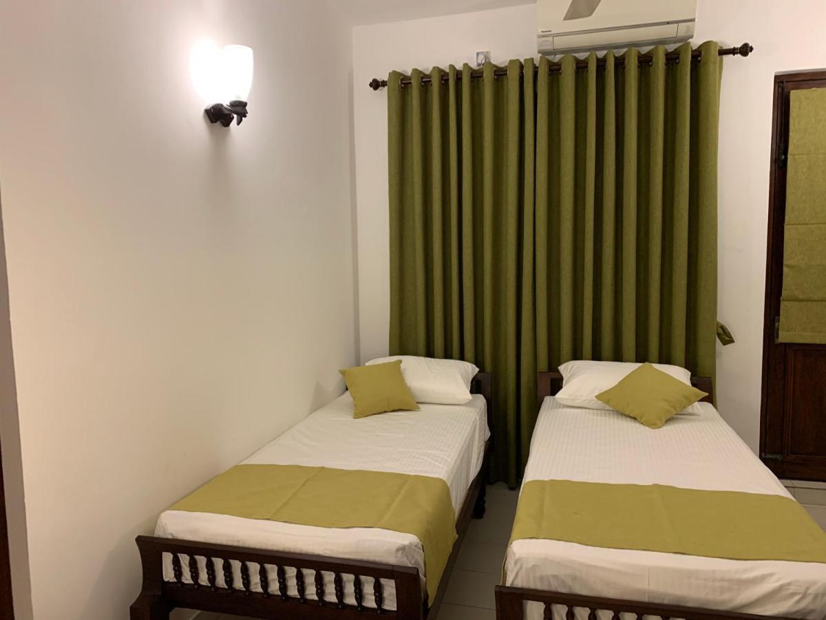 Elegance Oasis, Colombo 3 Hotel Bagian luar foto