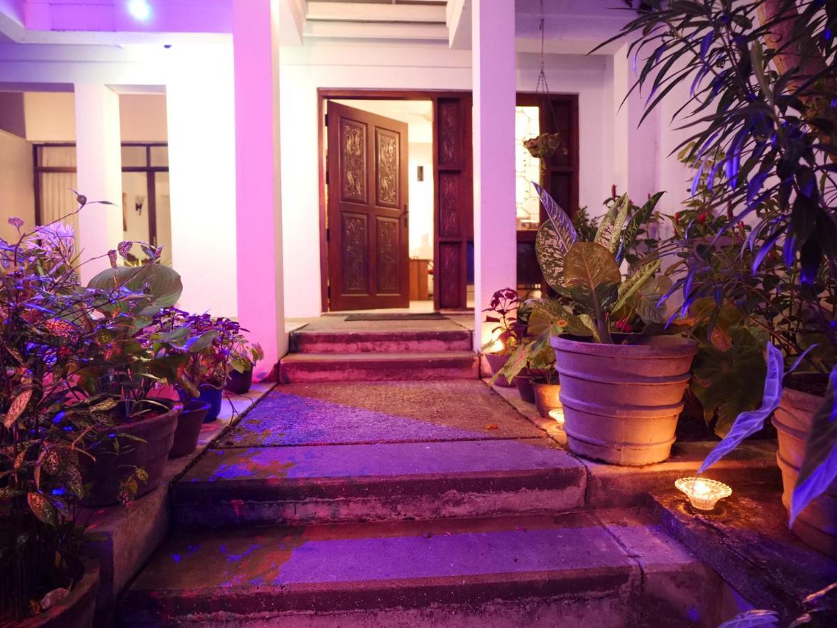 Elegance Oasis, Colombo 3 Hotel Bagian luar foto