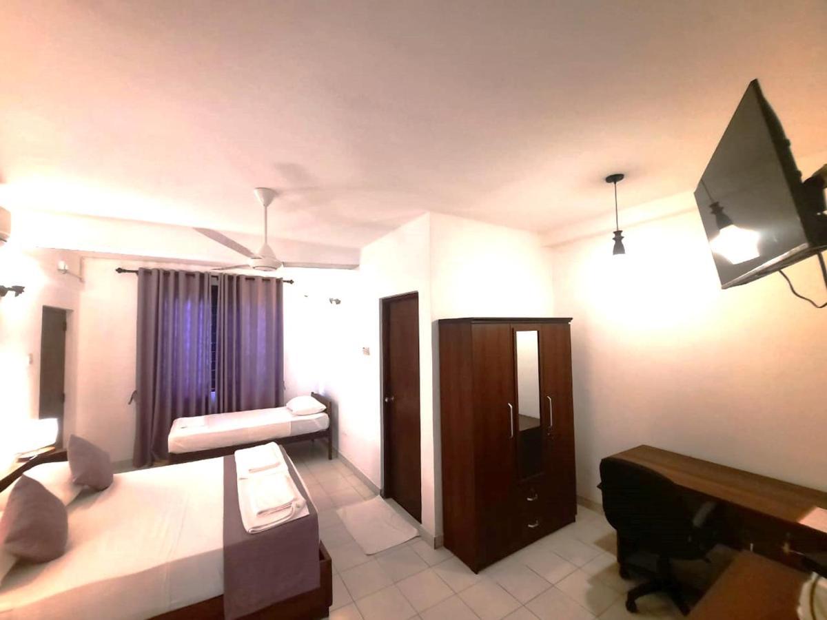 Elegance Oasis, Colombo 3 Hotel Bagian luar foto